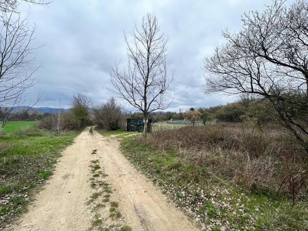Къмпинг Частен Двор Bulgarian Campsite For Tents Kazanlŭk Exterior foto